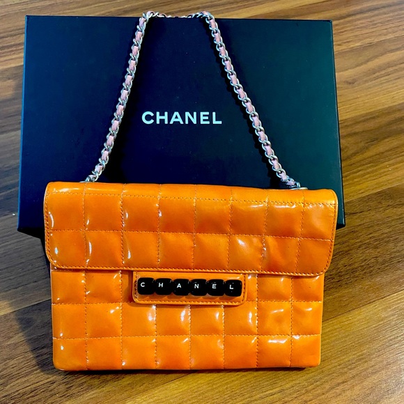 Chanel vintage unique patent leather clutch w/chain, pink and orange - Picture 1 of 15